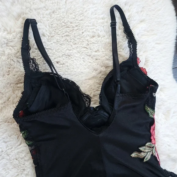 Vintage Gold Victoria Secret Dark Floral Embroidered Roses Lace Pearl Bodysuit - Picture 15 of 16